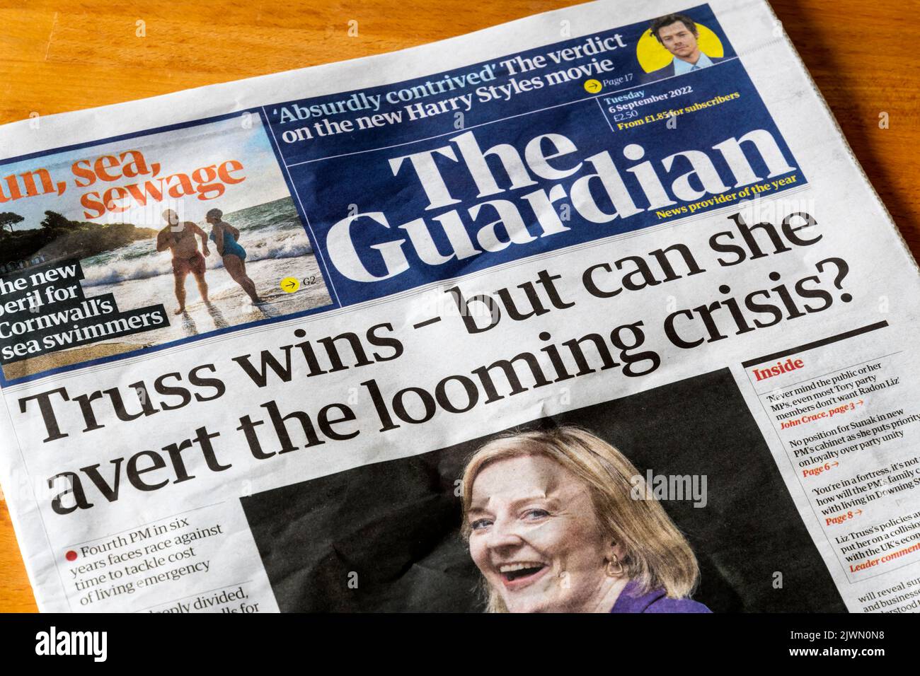 6 settembre 2022. Guardian headline il giorno in cui Liz Truss divenne il primo ministro britannico vincendo l'elezione per leader del Partito conservatore. Foto Stock