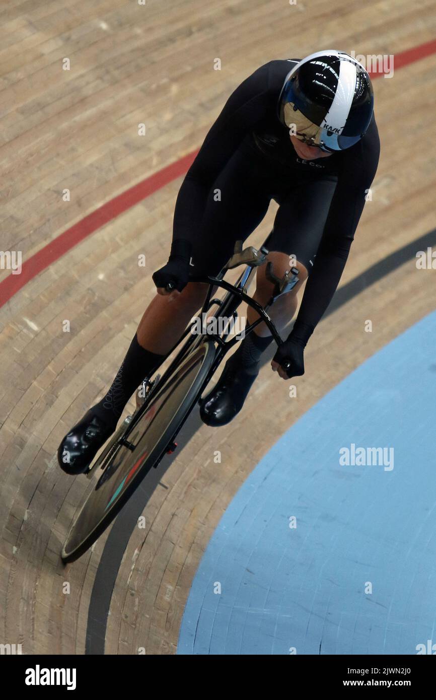 Bryony BOTHA della Nuova Zelanda nel 3000m° ciclo di Pursuit individuale femminile ai Giochi del Commonwealth del 2022 nel Velodrome, Queen Elizabeth Olympic Park, Londra. Foto Stock