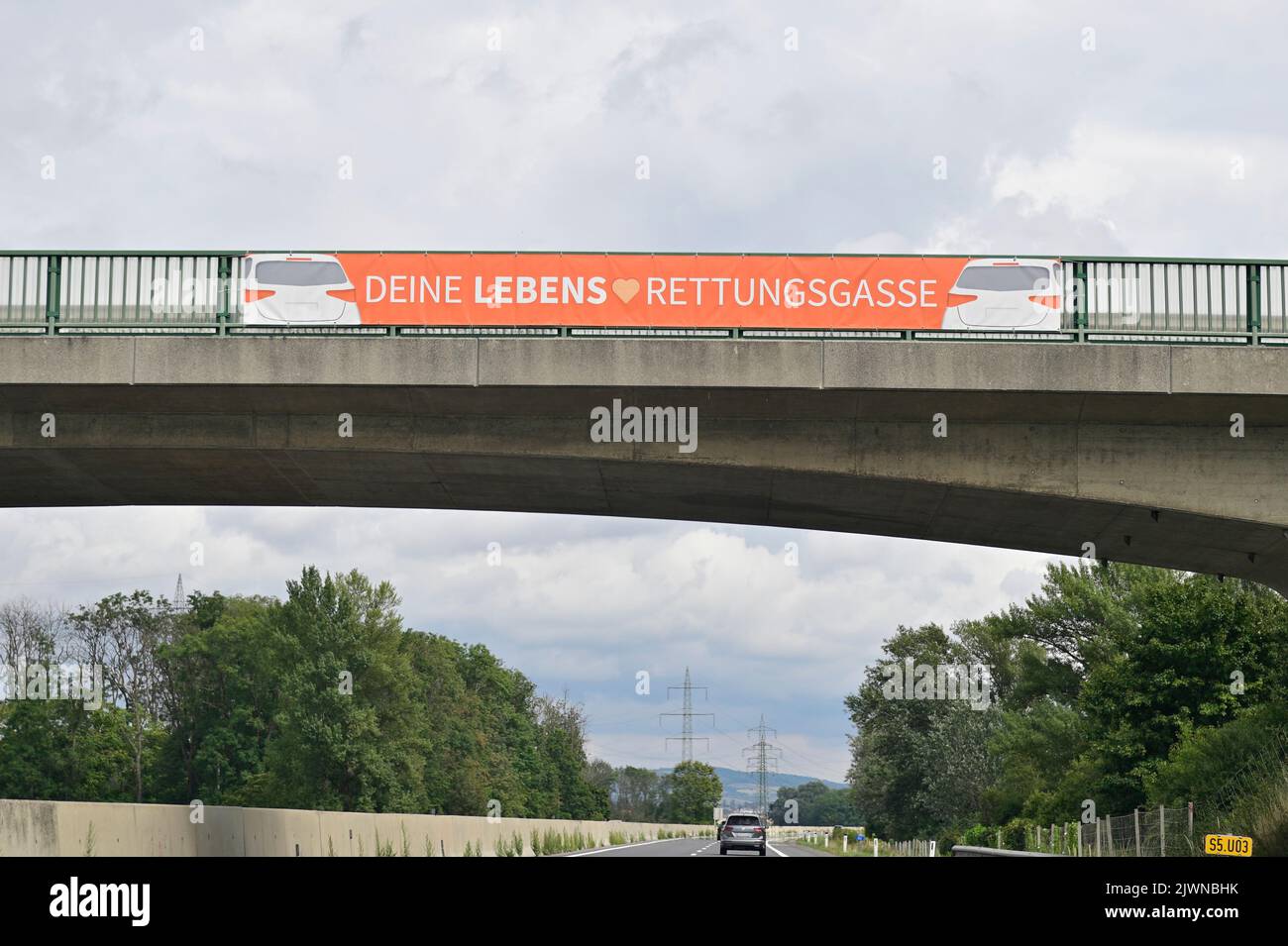 Avviso per il vicolo di salvataggio sulla riva del Danubio autostrada Foto Stock