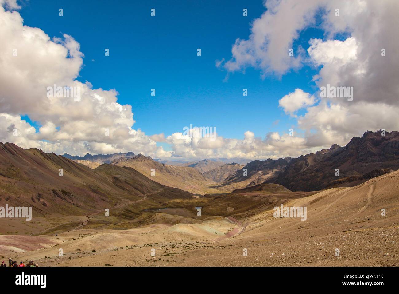 Ande da Rainbow Mountain. Vinicunca, vicino a Cusco, Perù. Montana de Siete Colores. Foto Stock