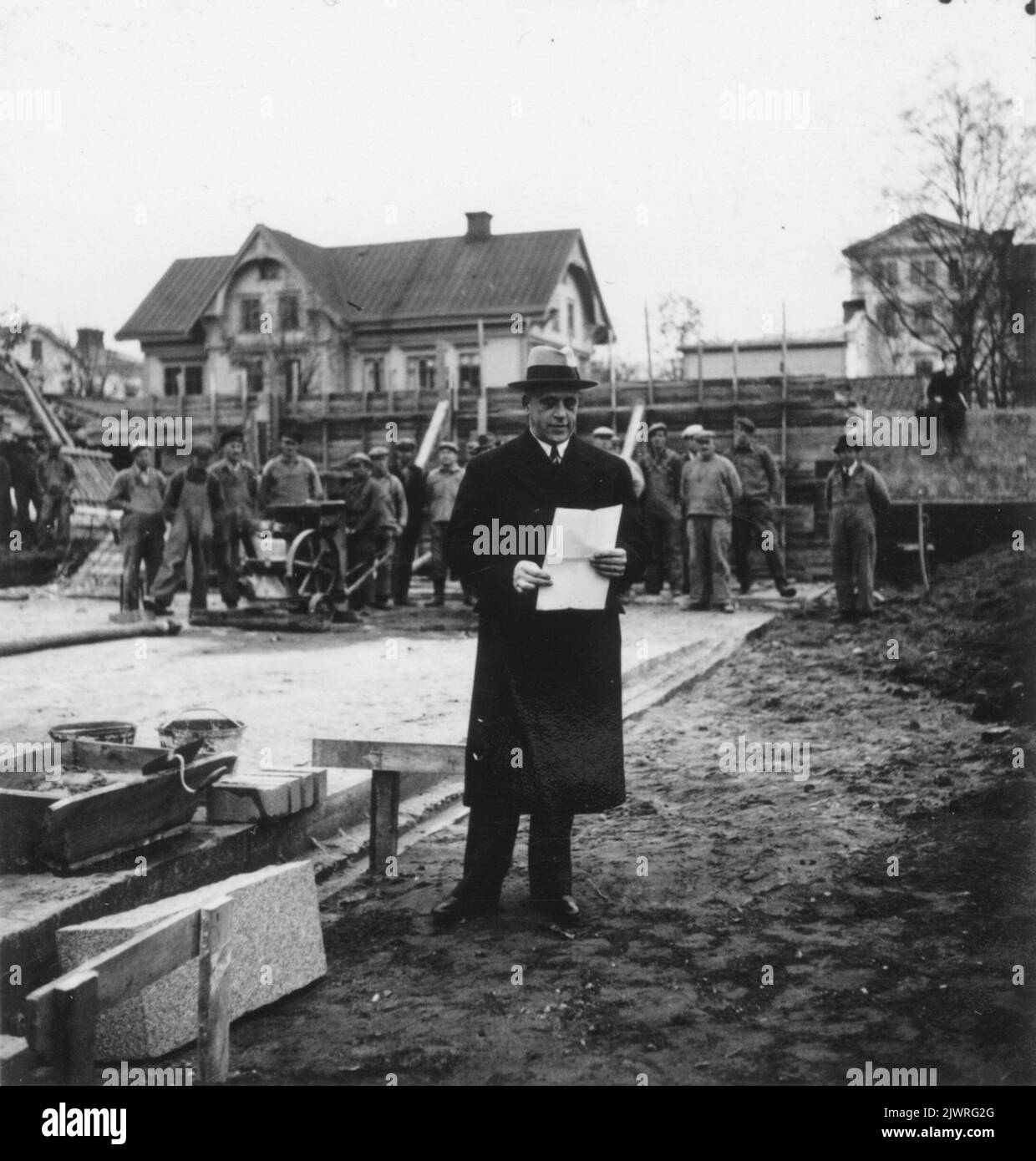 La pietra angolare del Museo Gävle è collocata il 26 ottobre 1938. Nils Berlin, presidente della commissione per l'edilizia, ha tenuto interventi. Grundstenen för Gävle Museum lägges 26 oktober 1938. Byggnadsnämndens ordförande borgmästare Nils Berlino håller tal. Foto Stock