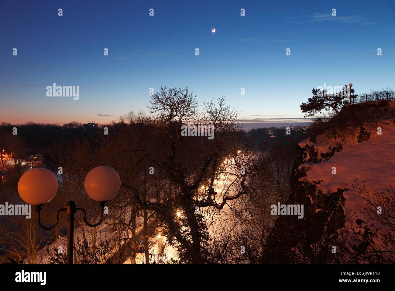 Vista del fiume Saale con Riveufer und Amselgrund a Halle, Sassonia-Anhalt Foto Stock
