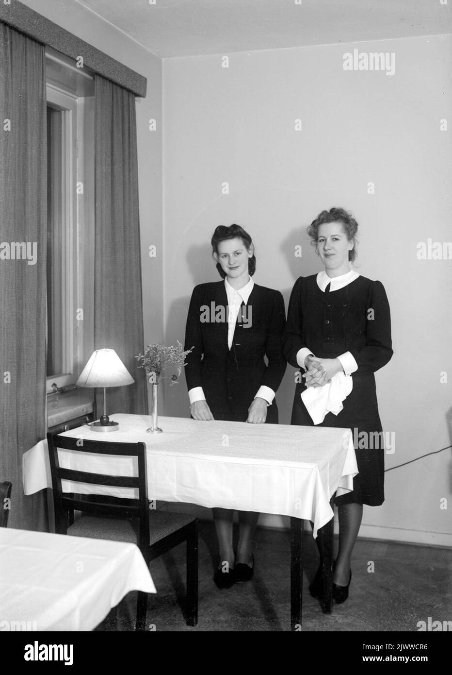 Cameriere, sale da pranzo di Lövgren. Foto nel Febbraio 1943. Servitriser, Lövgrens matsalar. Foto i februari 1943. Foto Stock