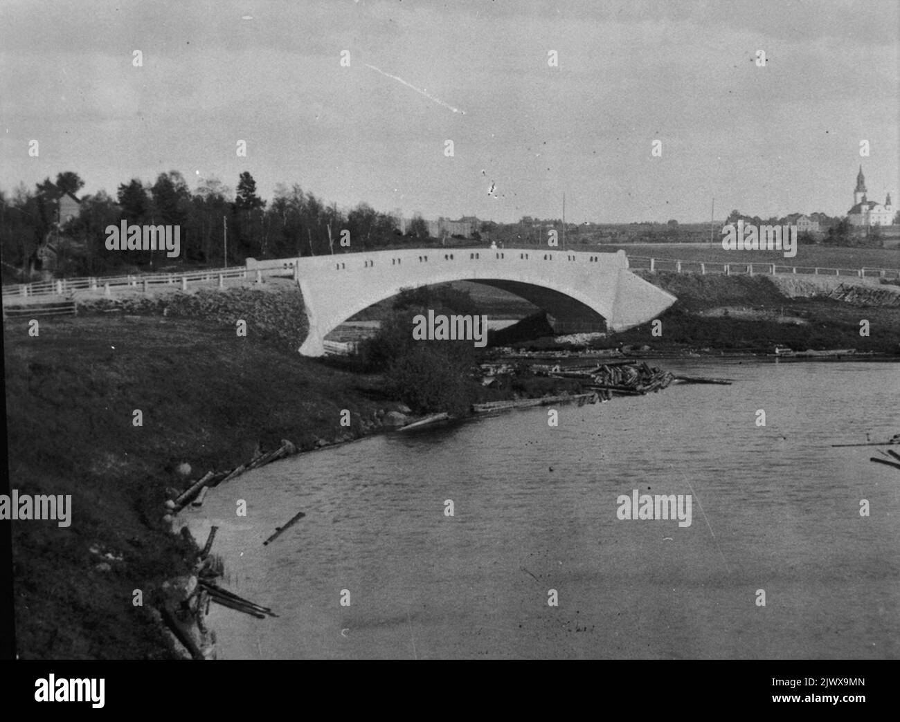 Åkerby, parrocchia di Ockelbo, il ponte costruito nel 1916, foto dettagliata. Foto: Borgström (osäkert) Åkerby, Ockelbo socken, bron som bygggdes 1916, detaljbild. Foto Stock