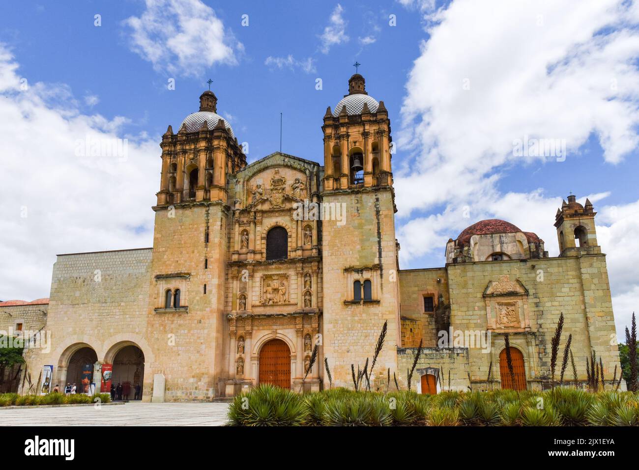 Il famoso Templo de Santo Domingo de Guzmán nel centro storico di Oaxaca de Juarez, stato di Oaxaca, Messico Foto Stock