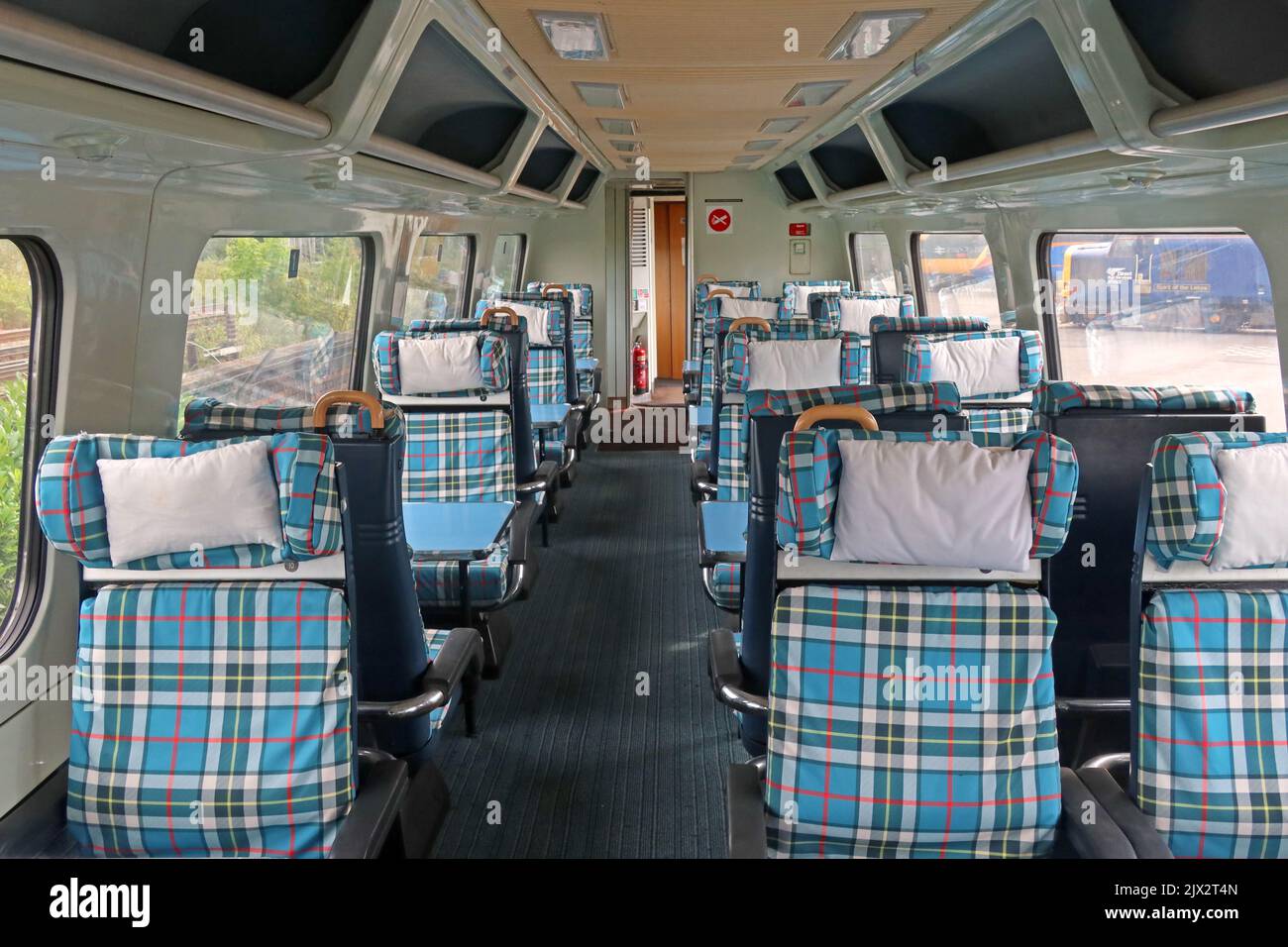 Sezione First Class, British Rail APT,BREL and British Rail Research Division Advanced Passenger Train Prototype 370006 a Crewe,Cheshire,England,UK Foto Stock