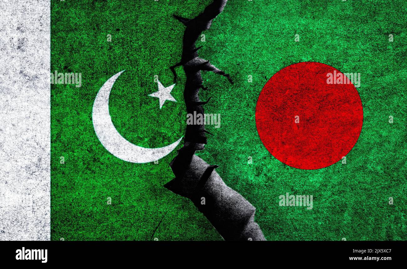 Pakistan vs Bangladesh bandiere su un muro con crack. Bangladesh rapporto Pakistan. Pakistan Bangladesh conflitto, crisi di guerra, economia, relazioni, trad Foto Stock
