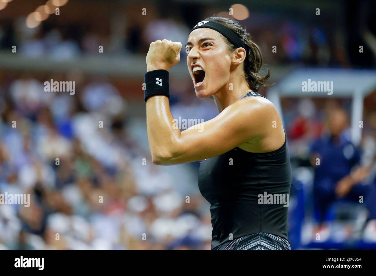 New York, USA, 6th settembre 2022. Il tennista francese Caroline Garcia festeggia il torneo US Open presso il Billie Jean King National Tennis Center martedì 06 settembre 2022. © Juergen Hasenkopf / Alamy Live News Foto Stock