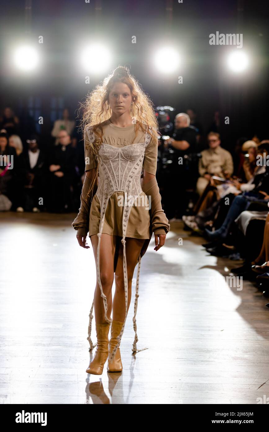 MITHRIDATE , SS23° RUNWAY SHOW | 06 SETTEMBRE 2022 , BATTERSEA ARTS CENTER, LONDRA, REGNO UNITO Foto Stock