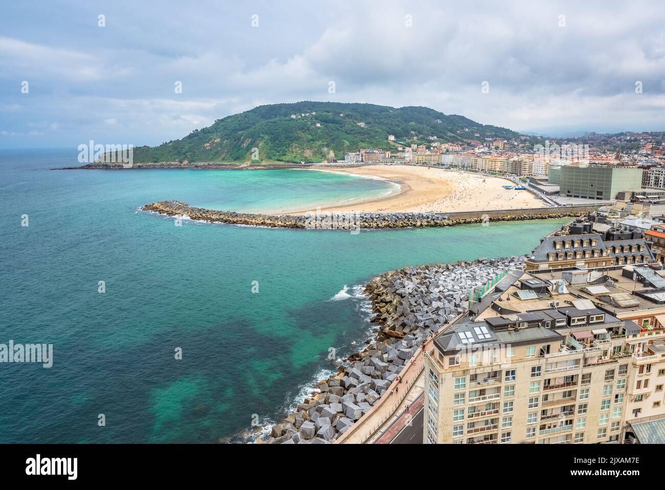 Vista ad alto angolo sulla spiaggia di San Sebastian Zurriola Foto Stock