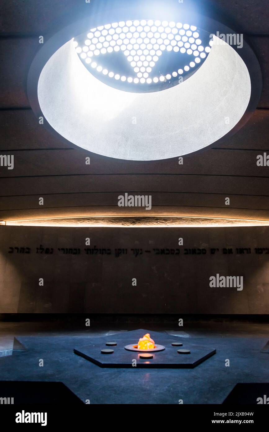 Centrepiece con fuoco eterno impostato in una forma di stella ebraica, Memorial de la Shoah è il museo dell'Olocausto a Parigi nel 4th ° arrondissement nel Mara Foto Stock