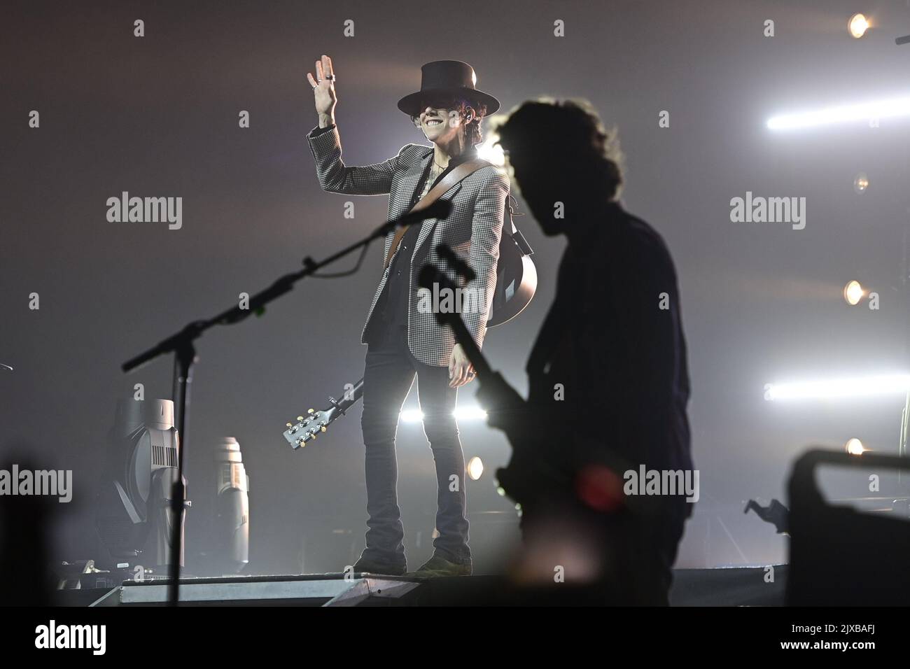 Praga, Repubblica Ceca. 06th Set, 2022. La cantante americana LP (Laura Pergolizzi) suona durante il suo show a Praga, nella Repubblica Ceca, il 6 settembre 2022. Credit: Roman Vondrous/CTK Photo/Alamy Live News Foto Stock
