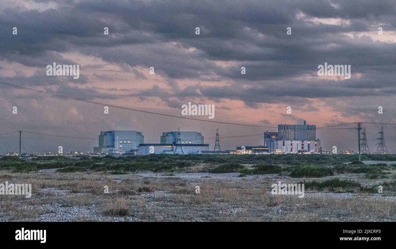 Centrale nucleare di Dungeness. Con l’intensificarsi della crisi energetica alcune centrali elettriche britanniche, sia quelle a carbone che quelle nucleari, potrebbero essere mantenute in funzione Foto Stock