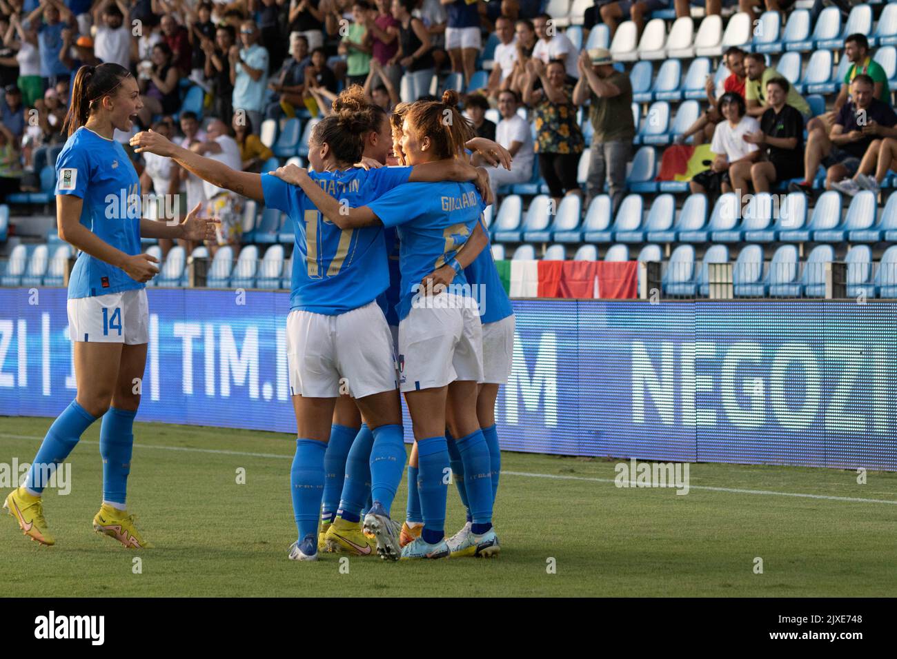 Ferrara, Italia Nazionale festeggia il primo gol, Italia vs Romania Womens World Cup Qualification Foto Stock