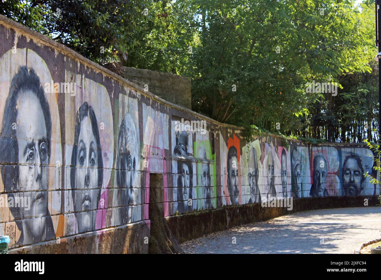 Famosi monumenti storici, Opatija, famoso parco pubblico Angiolina, il muro con murales di personaggi famosi, la costa adriatica, la baia del Quarnero, Croazia Foto Stock