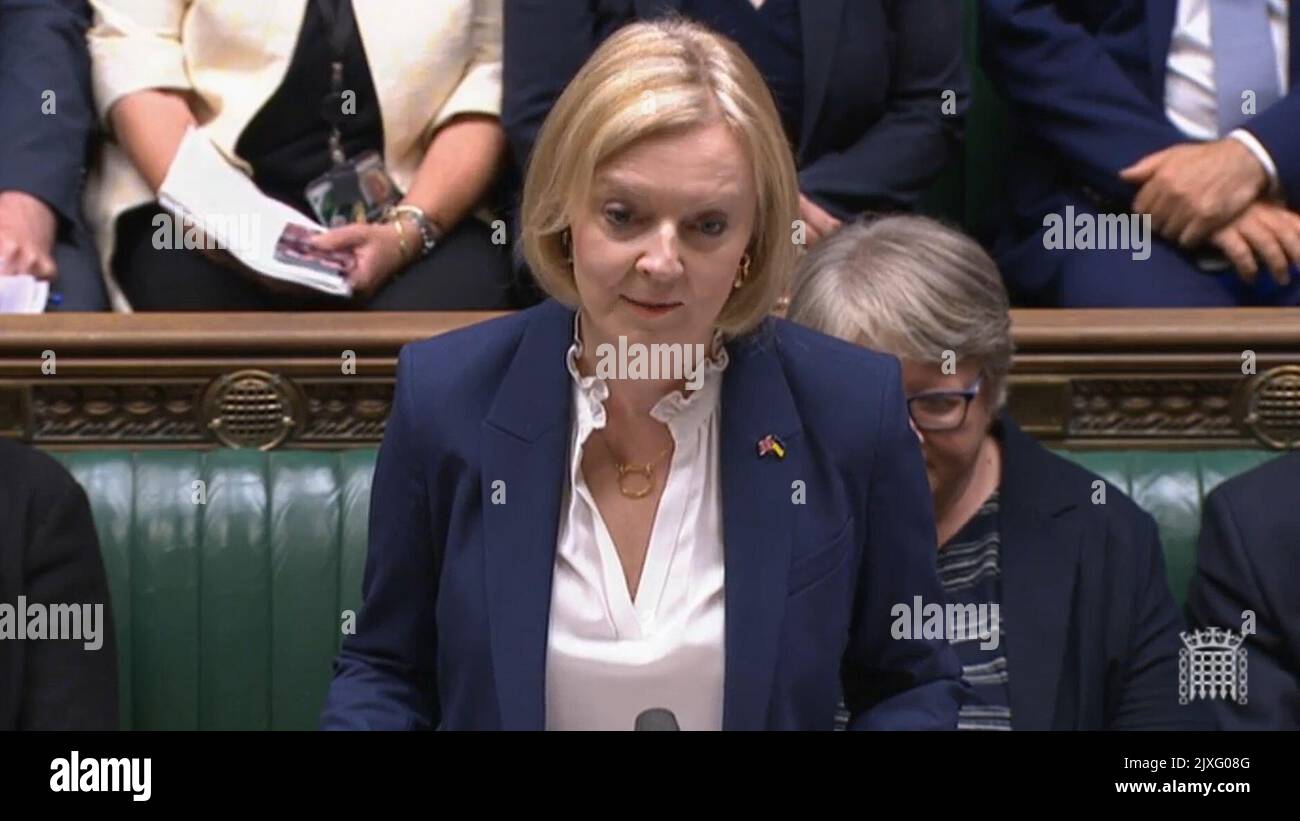 Il primo Ministro Liz Truss interviene durante le interrogazioni del primo Ministro alla Camera dei Comuni di Londra. Foto Stock