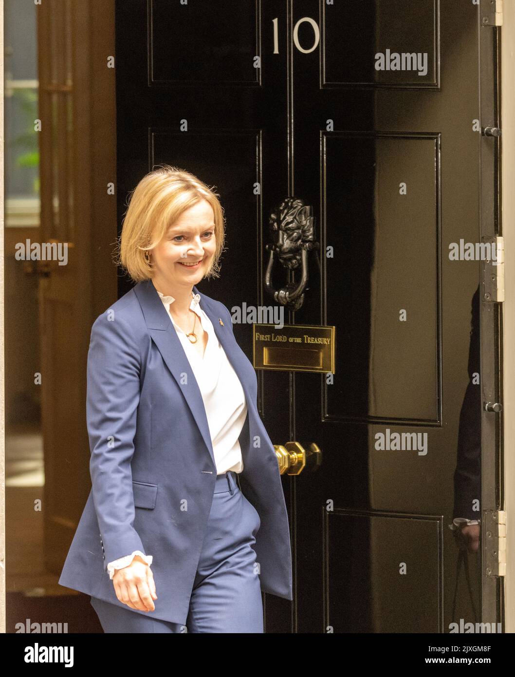 Londra, Regno Unito. 7th Set, 2022. Liz Truss, primo ministro, lascia 10 Downing Street per le sue domande del primo primo ministro (PMQ) credito: Ian Davidson/Alamy Live News Foto Stock