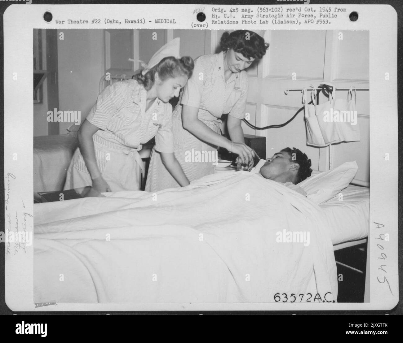 Infermieri di volo in corso di formazione sulla Bivouac Area a Oahu, Hawaii, per il lavoro nelle giungle. 21 maggio 1944. Foto Stock