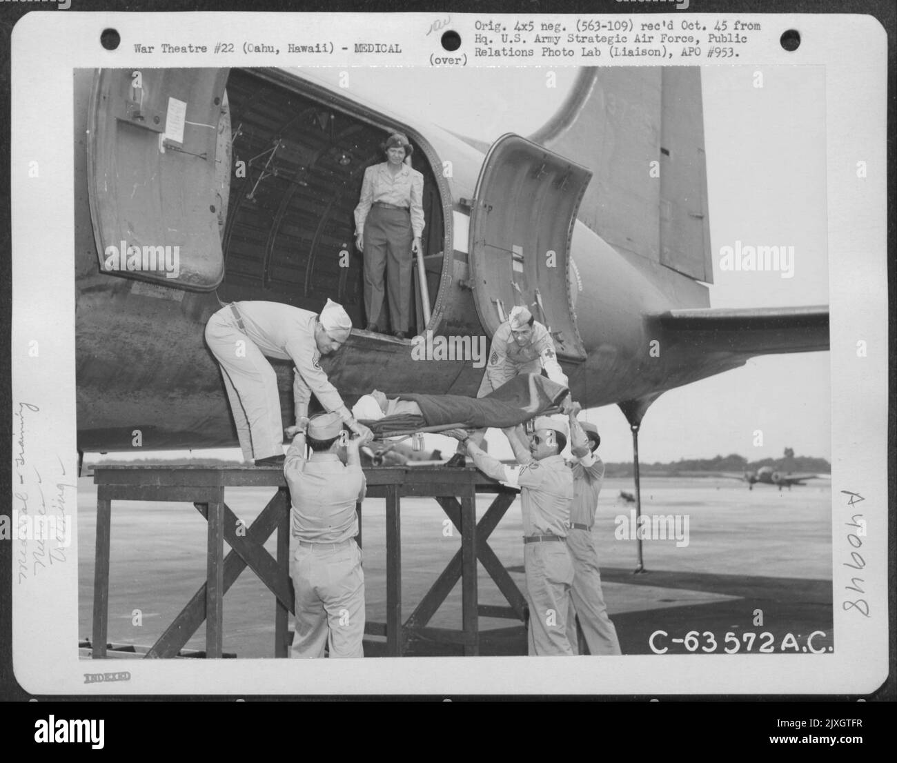 Infermieri di volo in corso di formazione sulla Bivouac Area a Oahu, Hawaii, per il lavoro nelle giungle. 21 maggio 1944. Foto Stock