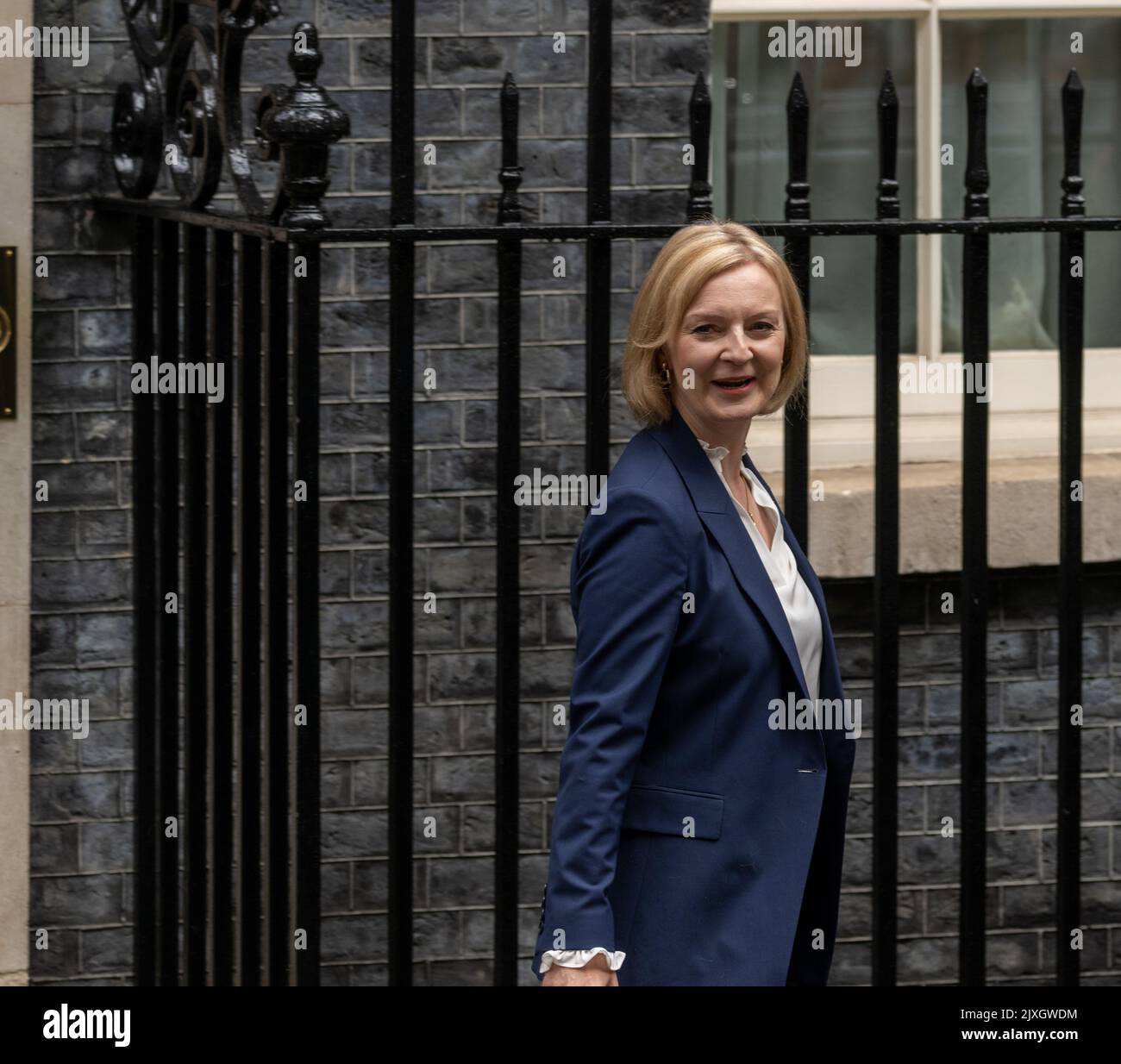 Londra, Regno Unito. 7th Set, 2022. Liz Truss, primo ministro, lascia 10 Downing Street per le sue domande del primo primo ministro (PMQ) credito: Ian Davidson/Alamy Live News Foto Stock