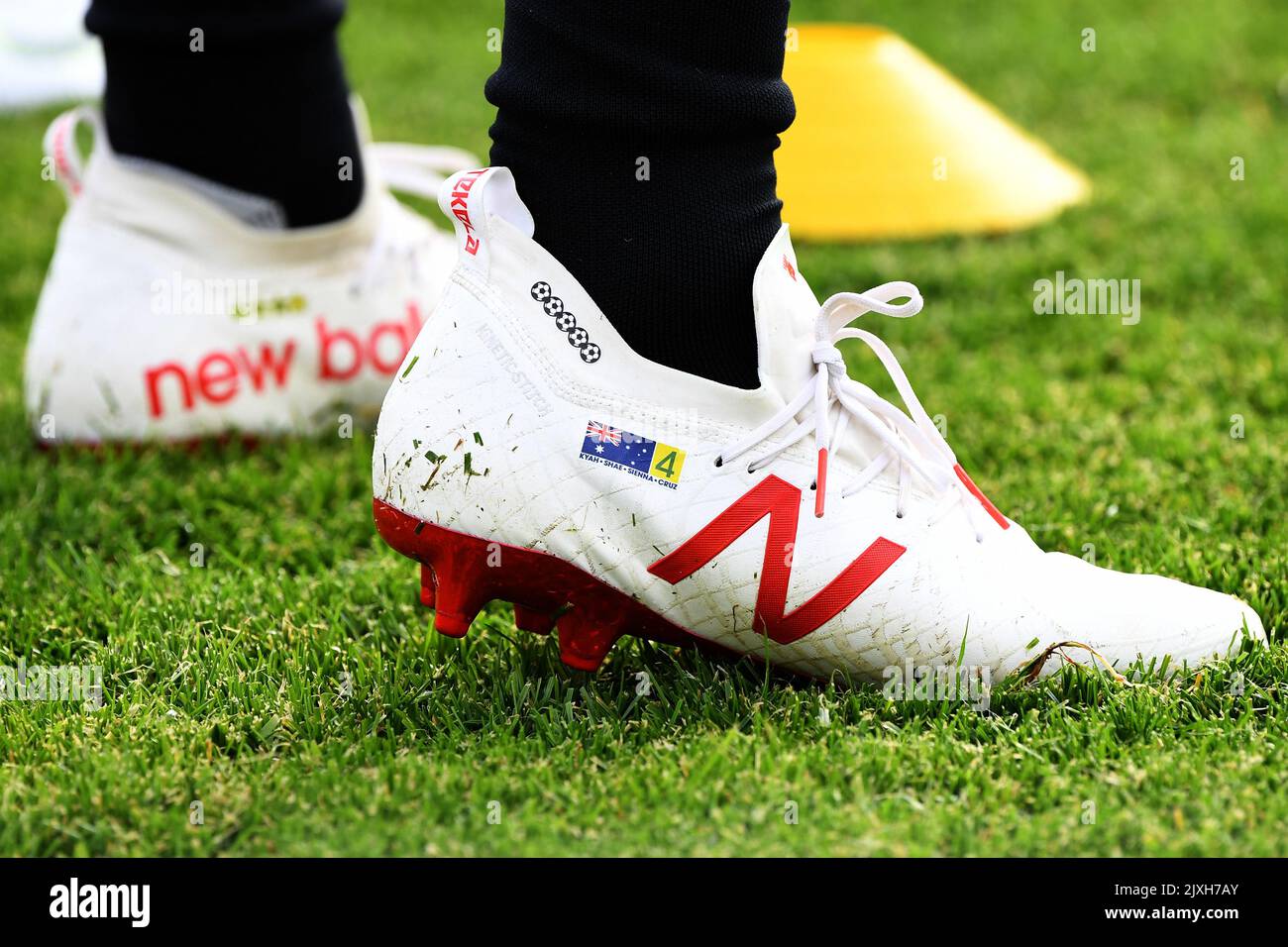 Le scarpe da calcio personalizzate di Tim Cahill durante una sessione di  allenamento presso la base di allenamento Socceroos, Stadium Trudovye  Rezervy, in testa alla loro partita di apertura contro la Francia