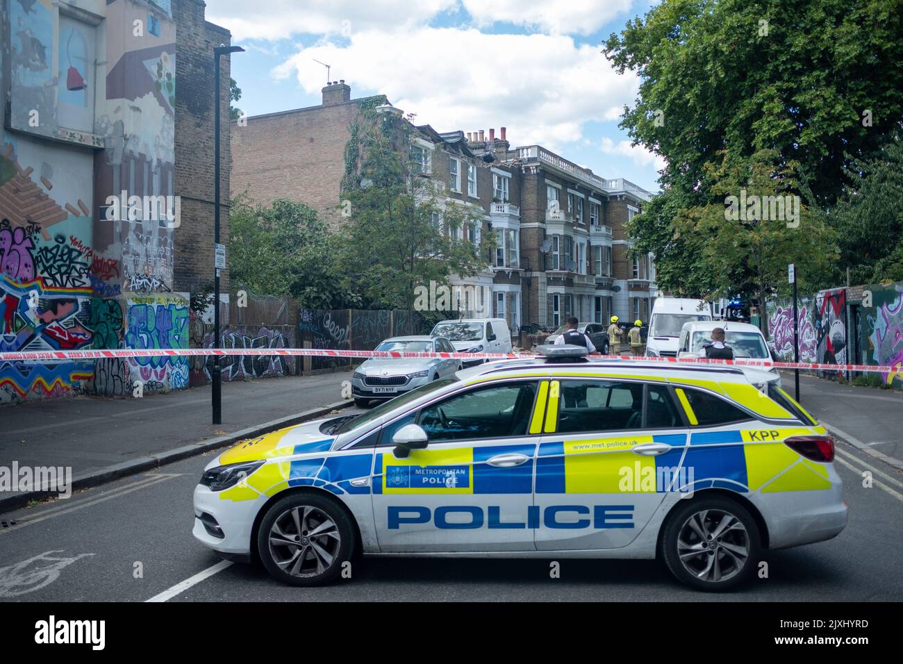 Londra - Agosto 2022: La polizia si trova a Brixton, nel sud-ovest di Londra Foto Stock