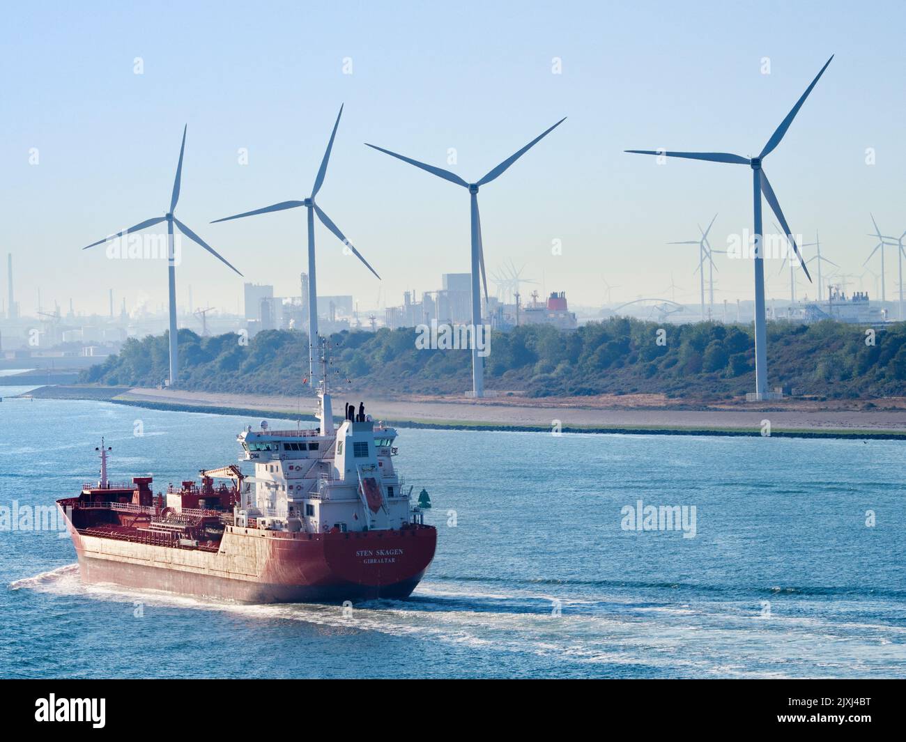 Il porto di Rotterdam è il più grande porto marittimo d'Europa, e il più grande al mondo al di fuori dell'Asia la sua scala è semplicemente sbalorditivo, coprendo 105 kki quadrati Foto Stock