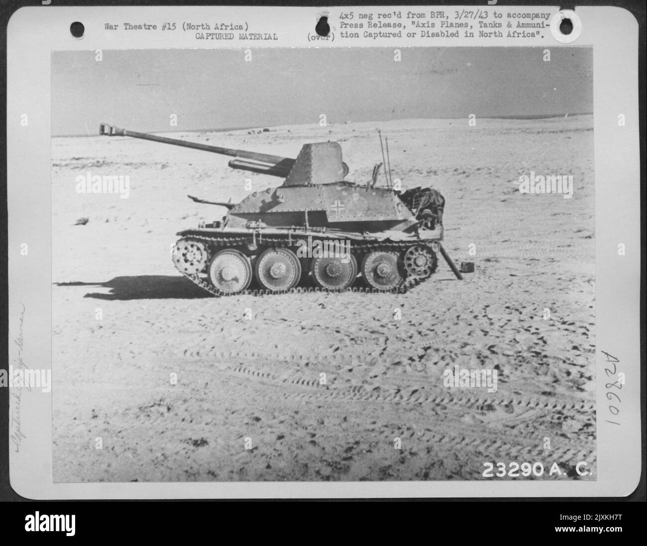 La pistola da 7,62 cm Nord Africa-Russia, montata su un telaio del carro armato ceco 35, veniva utilizzata dai tedeschi fino a quando non se ne lasciavano dietro quando si ritiravano nel deserto. Foto Stock