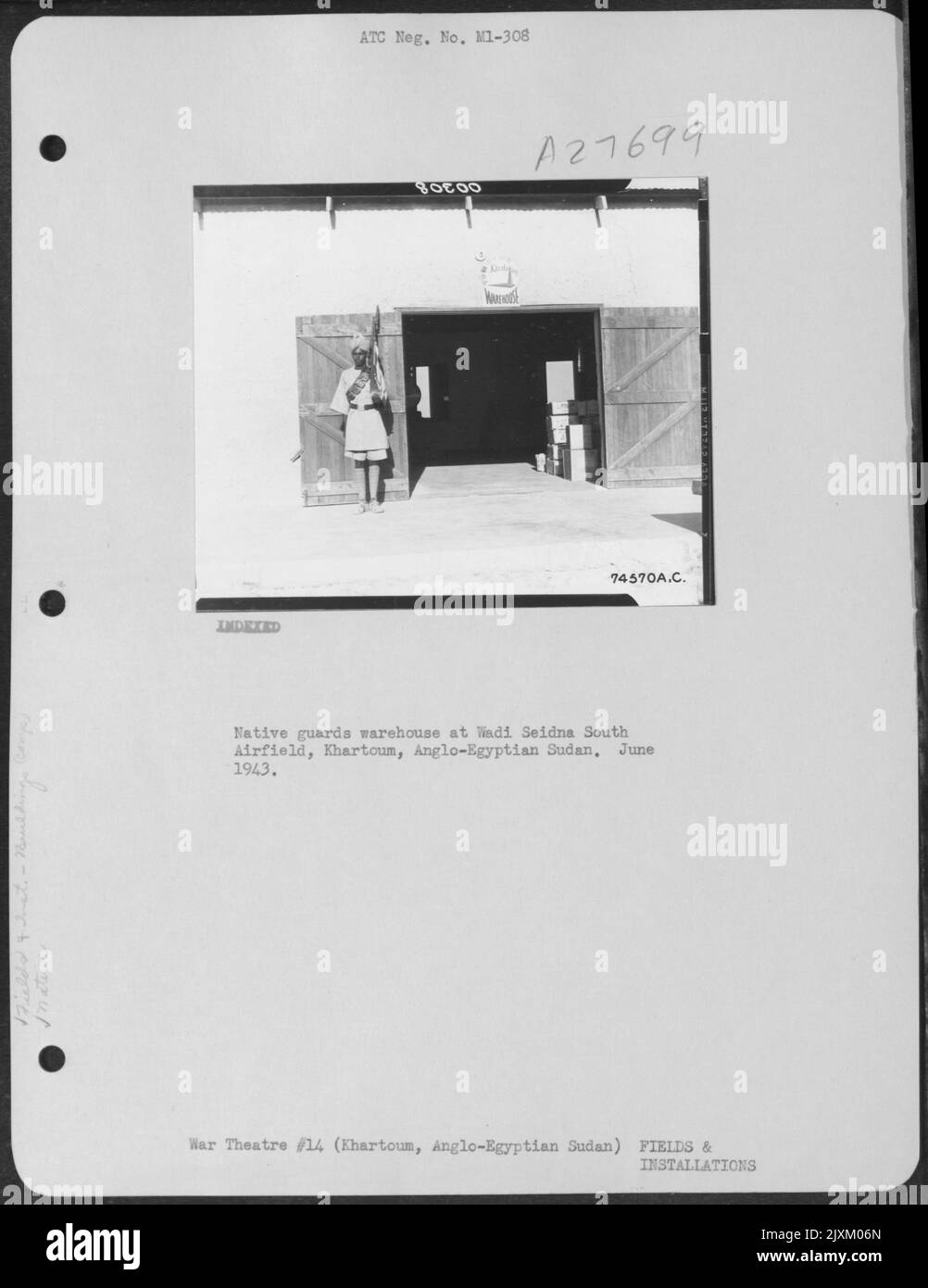 Magazzino delle guardie native a Wadi Seidna South Airfield, Khartoum, Sudan anglo-egiziano. Giugno 1943. Foto Stock