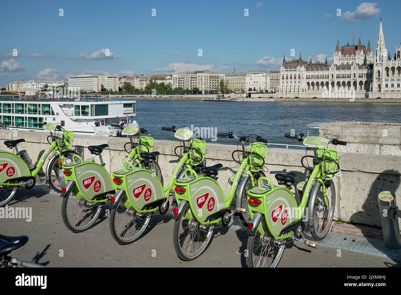 Budapest, Ungheria - 21 settembre : biciclette verdi disponibili per il noleggio a Budapest il 21 settembre 2014 Foto Stock