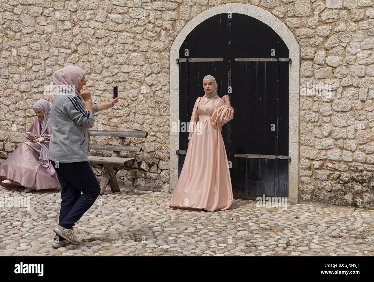 Due belle ragazze musulmane che hanno un photoshoot Foto Stock