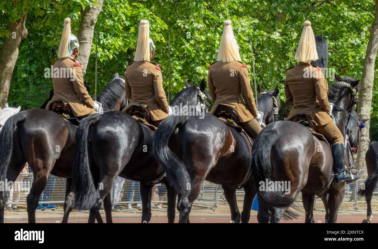 Le guardie reali del cavallo durante la sfilata delle guardie cambianti sul Mall a Londra UK Foto Stock
