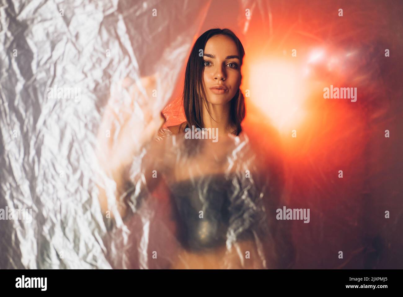 arte ritratto plastica inquinamento donna polietilene Foto Stock