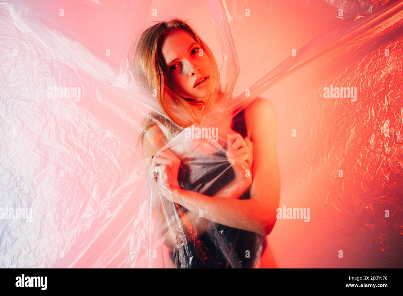 neon ritratto luce donna abuso insicuro Foto Stock