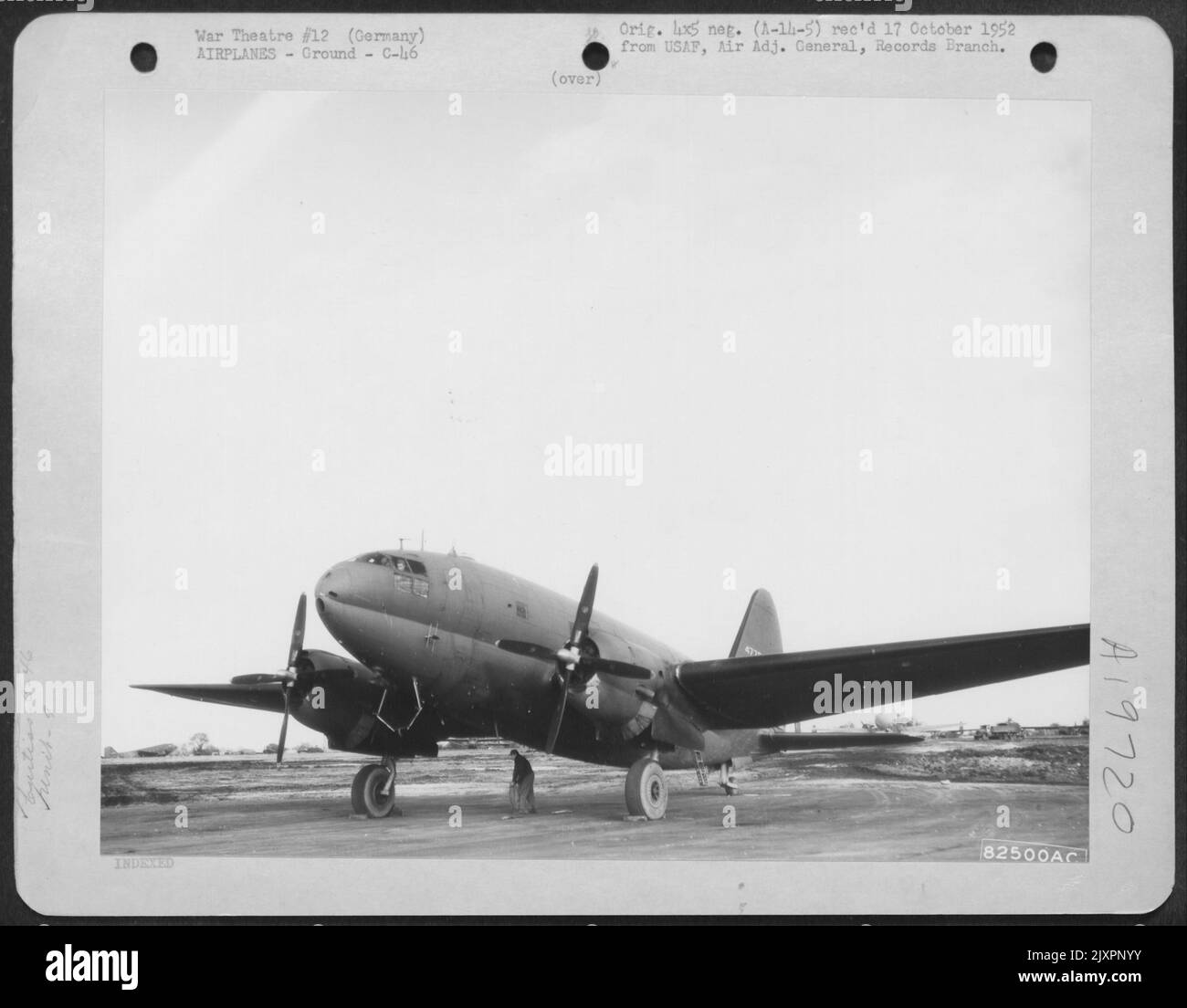 Curtiss C-46 'Commando' della truppa Carier Command 9th che ha partecipato A Un Parapack Test Drop da qualche parte in Germania. 15 Feb 1945. Foto Stock