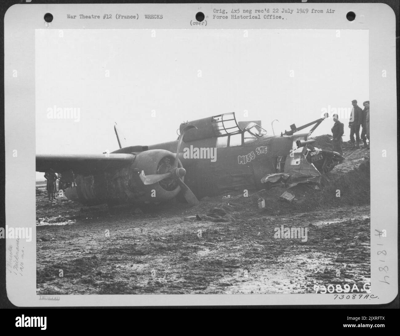 Naufragio della Douglas A-20 'Miss sue' (A/C n° 193) che si è schiantata alla sua 9th base dell'aeronautica militare in Francia il 4 agosto 1945. Foto Stock