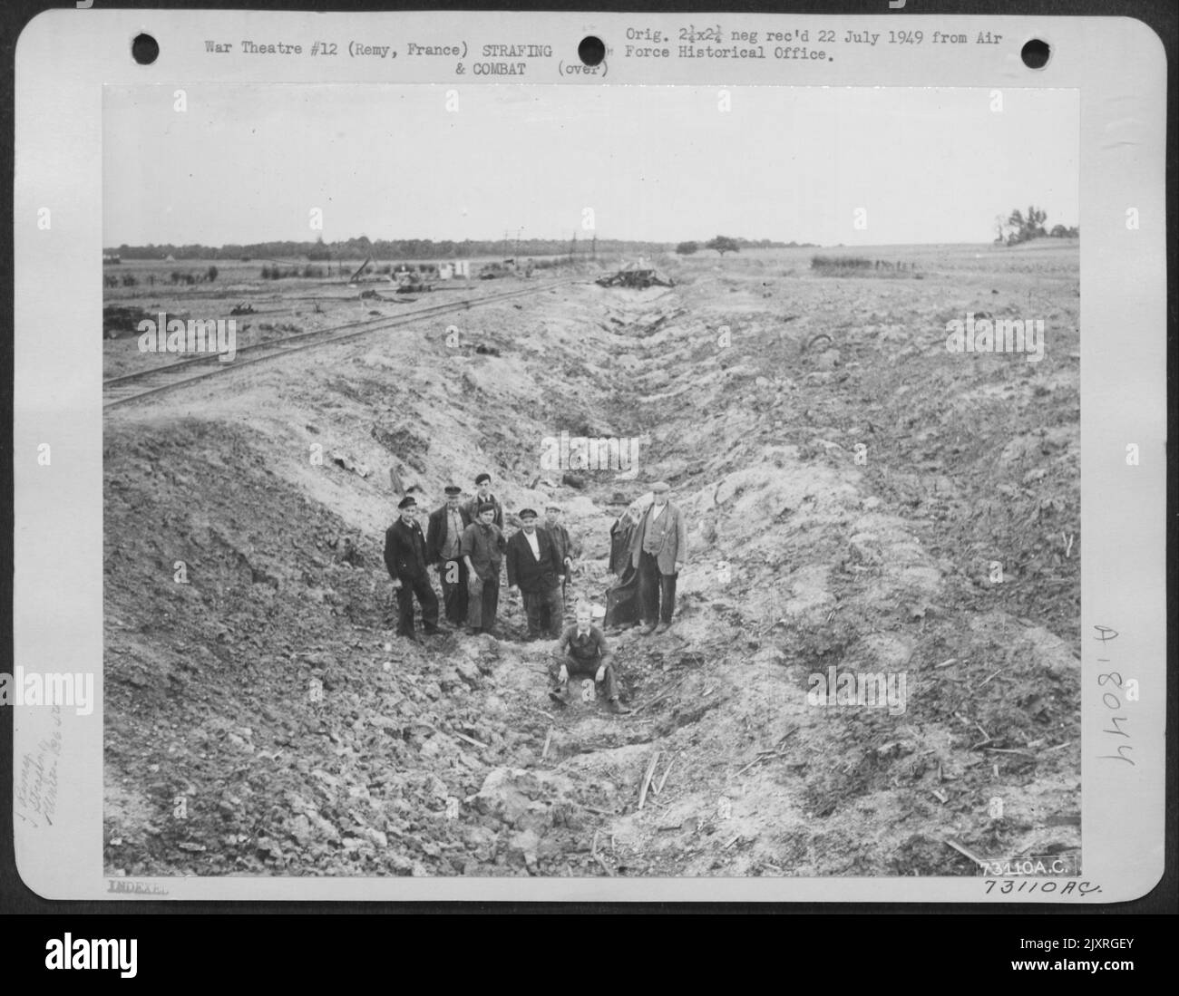 Il 2 agosto 1944 Un'esplosione tremenda ha scosso il villaggio di Remy, Francia, quando quattro US 8th Air Force Lockheed P-38 le luci del 364th Fighter Group hanno stretto Un treno di munizioni e truppa che aveva tirato in Una pista di cambio nel villaggio. Il secondo Foto Stock