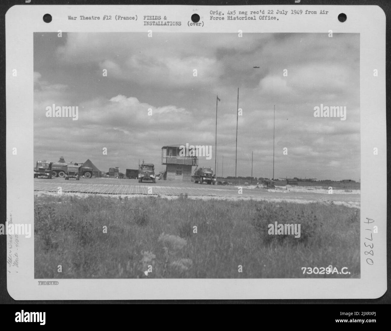 Panoramica generale del gruppo bomba 410Th alla stazione A-68 in Francia. 13 marzo 1945. Foto Stock