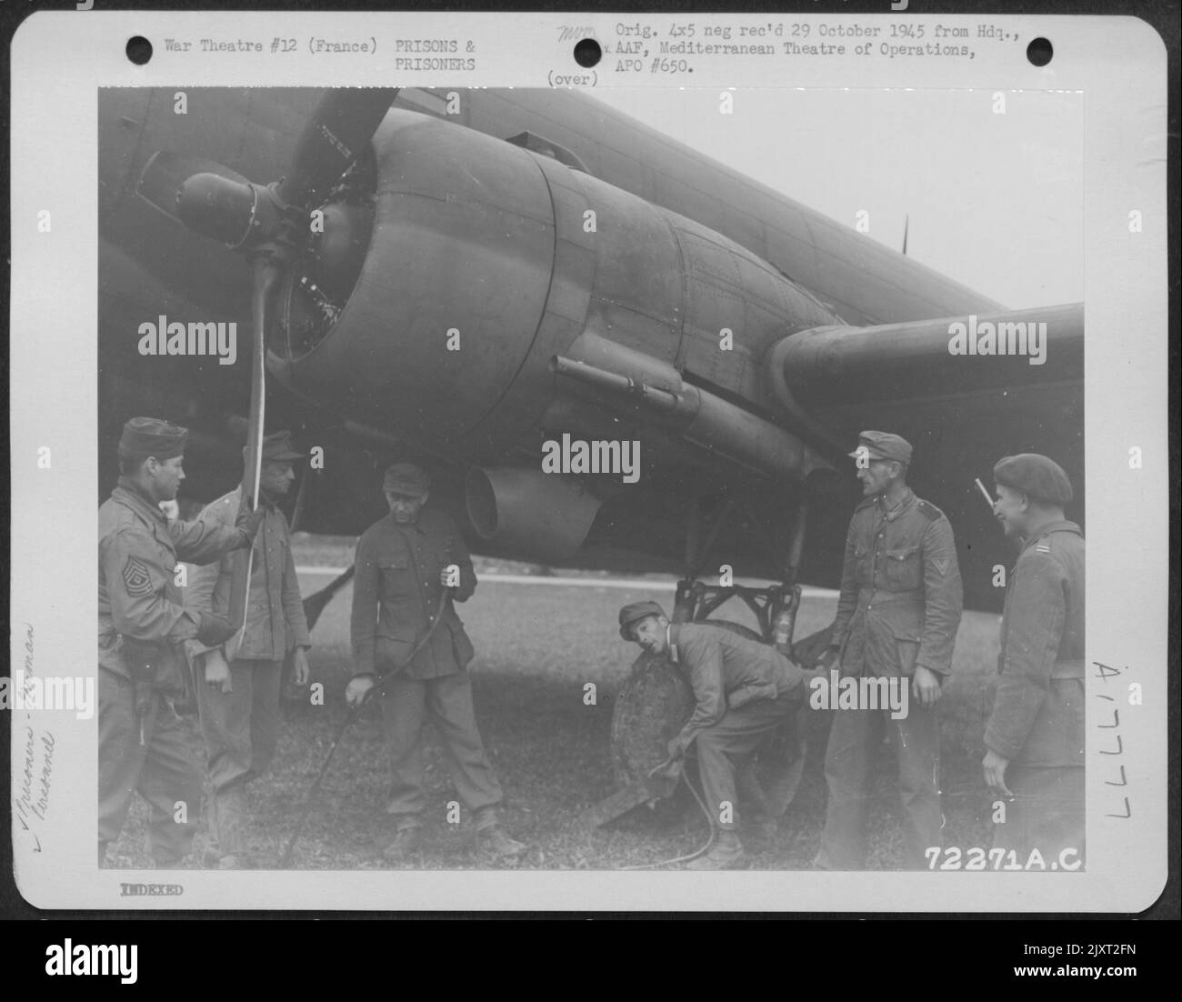 Durante la seconda Guerra Mondiale molti Airmen alleati, che sono stati costretti a scendere o fuggiti dai campi carcerari tedeschi in Francia, sono stati aiutati a sicurezza dal marchese francese. Gli scappati passavano attraverso le mani dei marchesi, contadini francesi, e apparentemente dei Villagers Innocenti Foto Stock