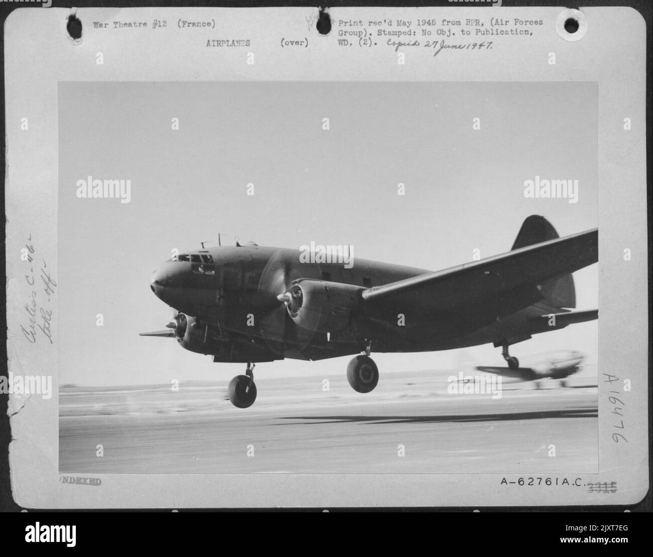 Curtiss C-46S del maggiore Generale Paul L. Williams' forze di trasporto della truppa americana che decolgono sull'invasione Epic Airborne di Rese-Wesel, Germania. Foto Stock