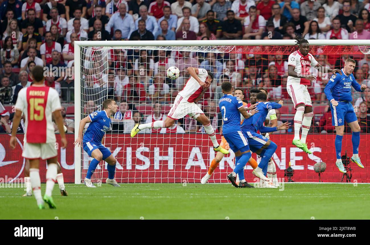 Edson Alvarez (centro) di AJAX è il primo gol del gioco durante la partita UEFA Champions League Group F alla Johan Cruyff Arena di Amsterdam, Paesi Bassi. Data immagine: Mercoledì 7 settembre 2022. Foto Stock