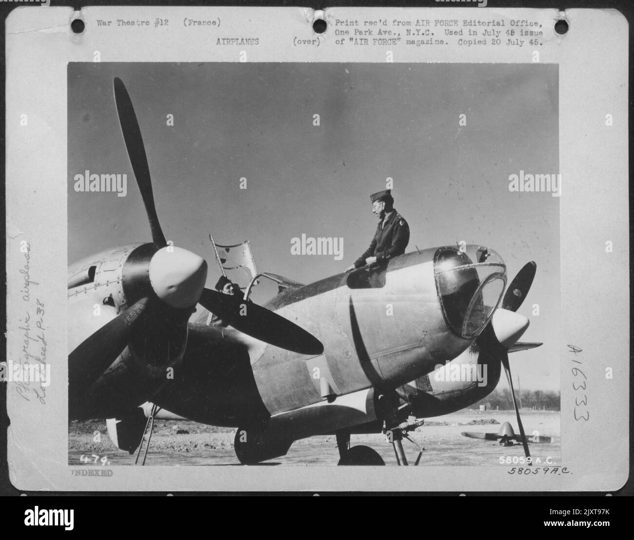 Lockheed P-38 'Droop Snoots', che sono utilizzati su missioni di ricognizione Airfield in territorio Enemy, ha dato la manovrabilità, la visibilità e la velocità necessarie. Foto Stock