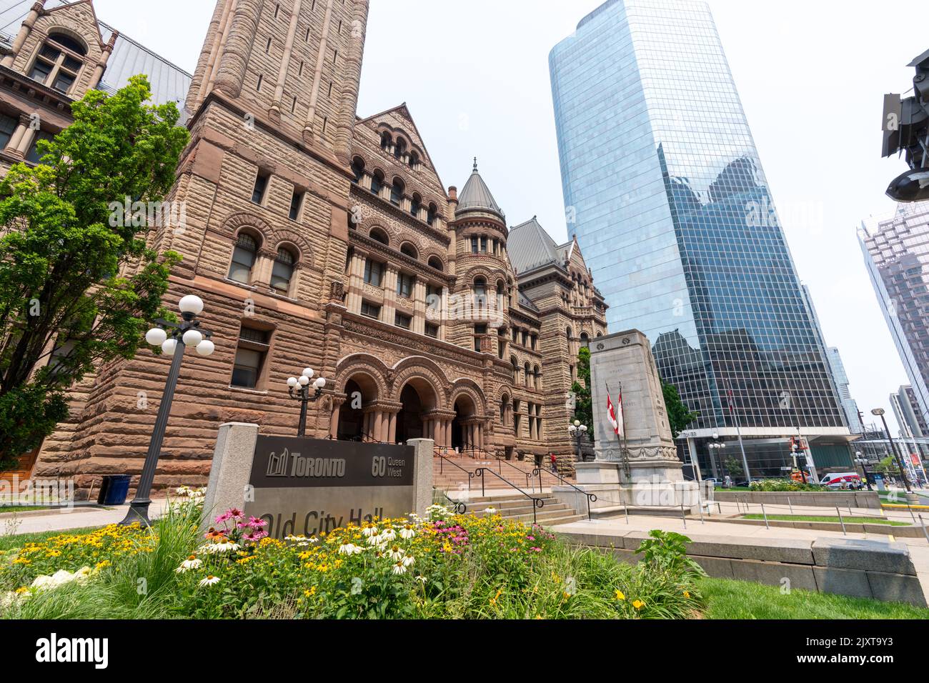 Toronto, Ontario, Canada - Luglio 19 2021 : il vecchio Municipio di Toronto. Queen Street West. Foto Stock