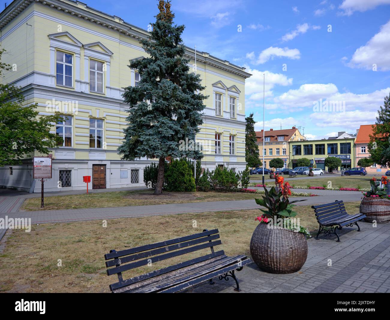 Vecchio mercato nel centro della città. Bella architettura esempio Polacco vecchia città Nowy Tomysl, Polonia, Europa. Foto Stock