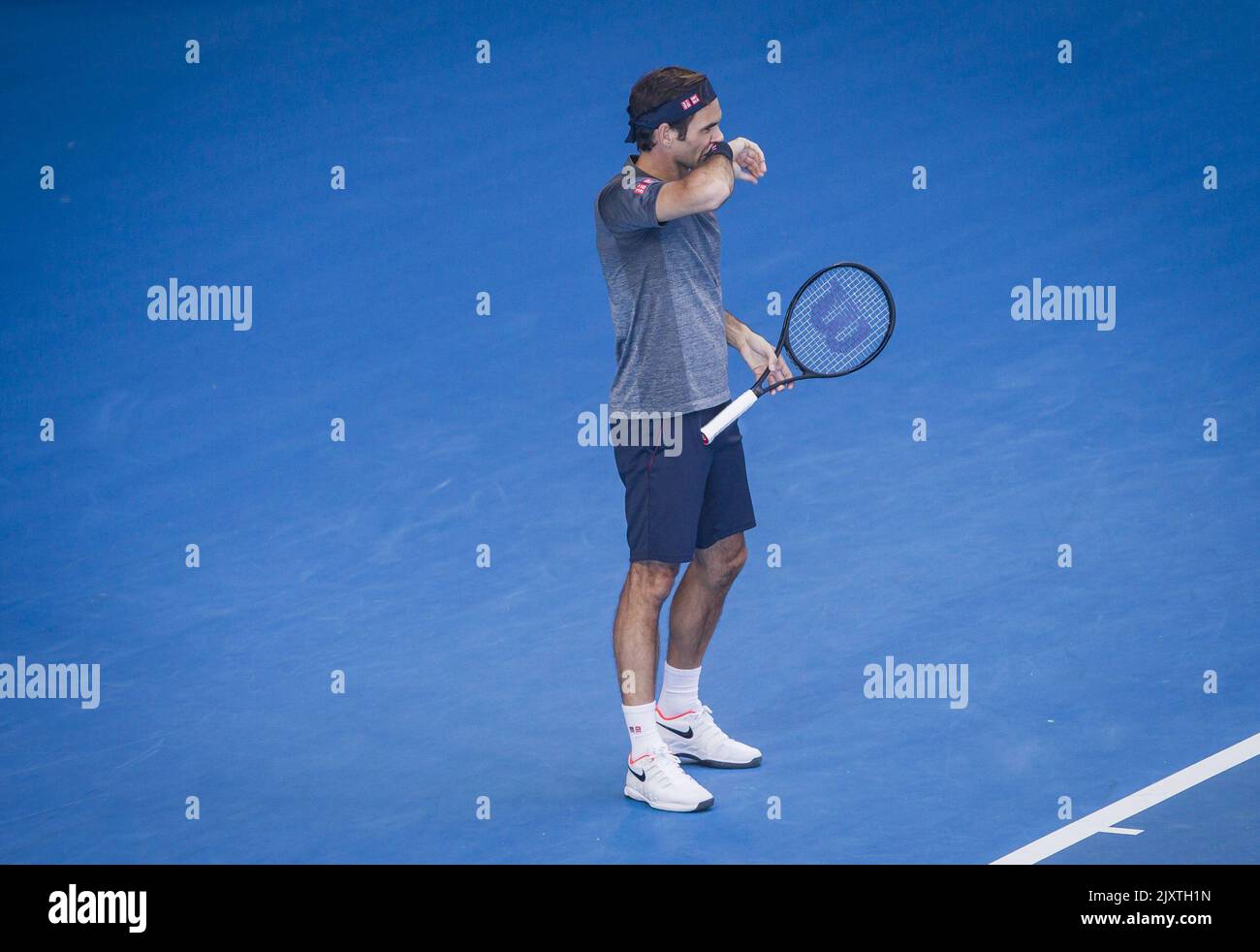 Roger Federer di Svizzera durante una sessione di pratica prima della  partita di tonlotte tra gli Stati Uniti e la Svizzera il giorno 4 del torneo  di tennis Hopman Cup alla RAC