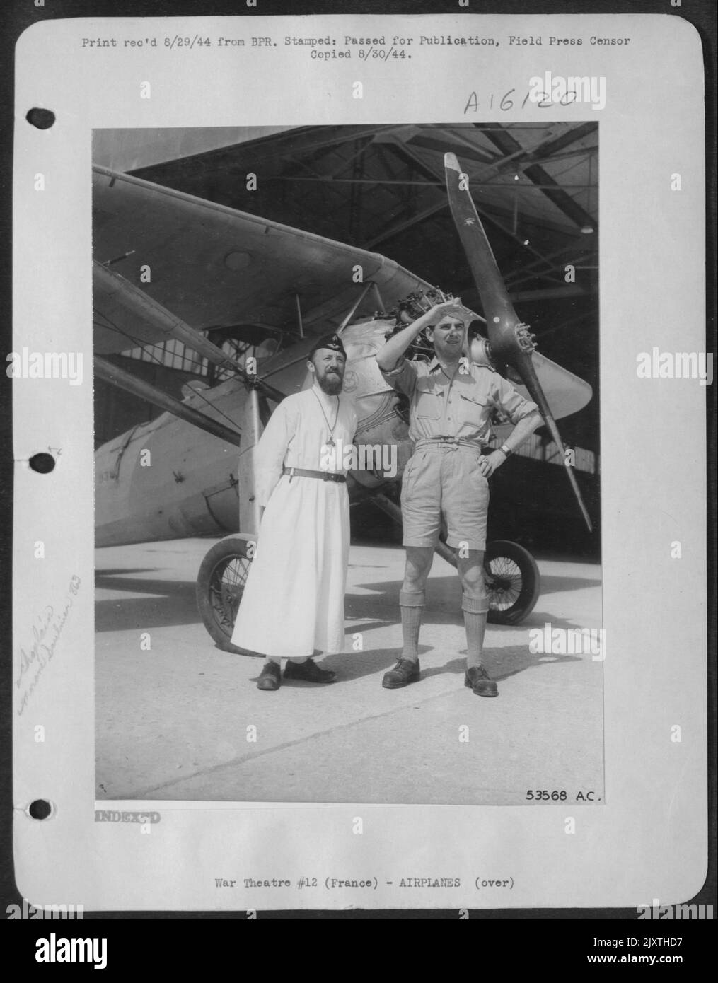 AEREI da addestramento FRANCIA-antiquati come questo Morane Saulnier 863 sono mantenuti nel miglior modo possibile in condizioni di volo per aiutare la 'rimonta' dei piloti francesi che potrebbero avere paura di aver perso la loro abilità per mancanza di pratica. Il bearded e roted Foto Stock