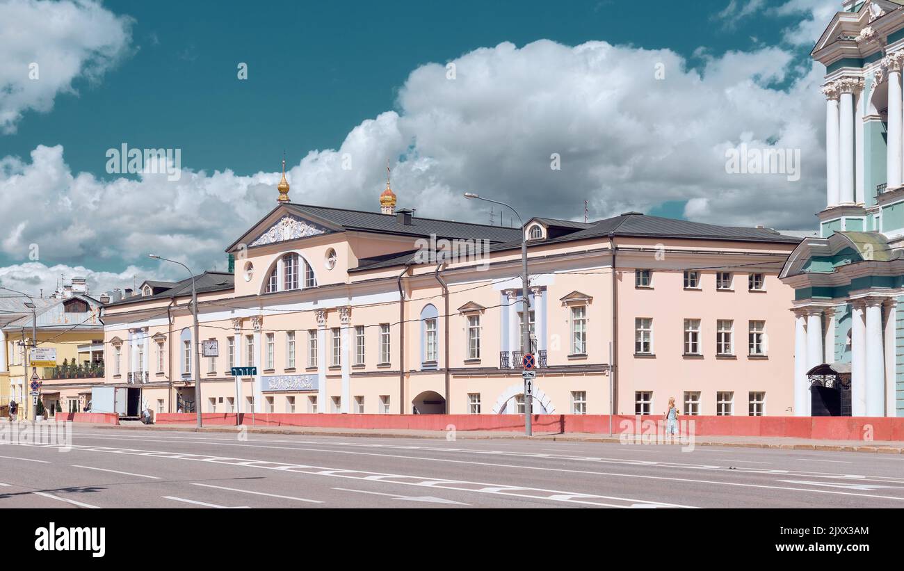 Yauzskaya Street, vista della proprietà della città di Goncharov-Filippov costruito nel 1790s stile architettonico classicismo, attrazione: Mosca, Russia - luglio 2 Foto Stock