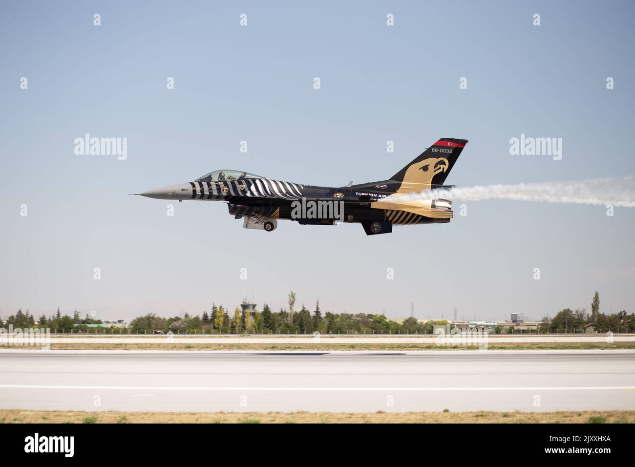 Konya, Turchia - 07 01 2021: Anatolian Eagle Air Force esercizio 2021 Soloturk F16 Fighter Jet n posizione decollo in Turchia Foto Stock