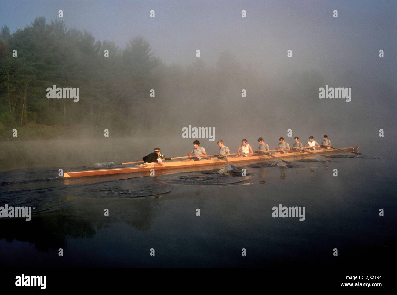 Allenamento della squadra di canottaggio sul lago, St. Paul's School, Concord, New Hampshire, USA, Toni Frissell Collection, giugno 1967 Foto Stock