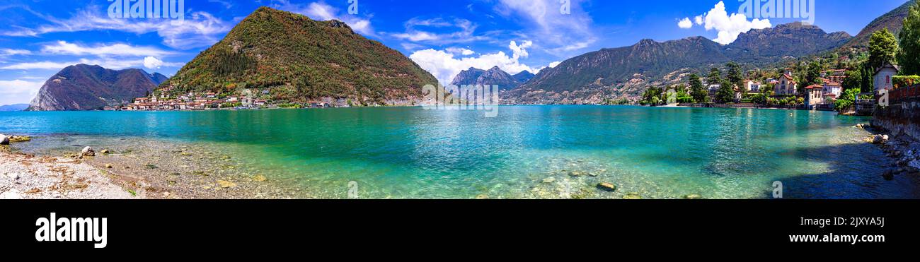 scenario dei laghi italiani. Lago magico Iseo . bellissima isola di Monte Isola e Peschiera Maraglio paese. Italia, provincia di Brescia Foto Stock